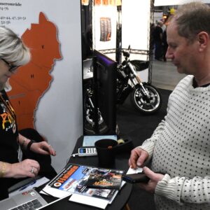 Lillian Malmros och Lars Häggblom, ny medlem, MC-mässa 2024